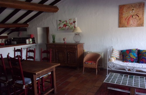 Bernis House | Typical air-conditioned apartment near the beach