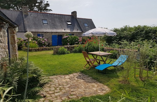 Crozon House | Typical Breton cottage in a hamlet on Cap de la Chèvre