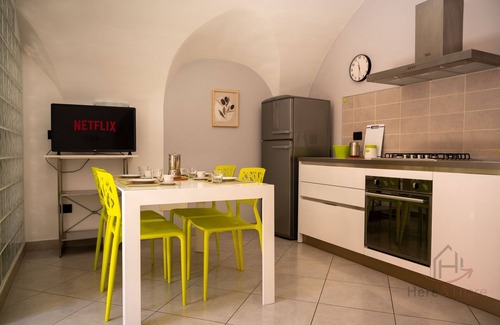 Pietra Ligure Apartment | [Typical Historic Centre] Sea 2 min · HiperWiFi