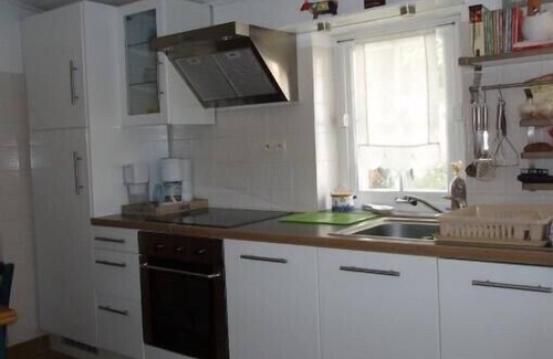 La Gueriniere House | Typical house in Noirmoutier with enclosed garden and parking, beach 50 meters