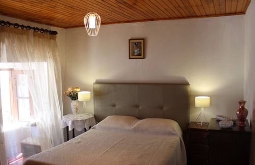 Provesende Cottage | Typical house of the Douro Wineyard Region in Sabrosa, by iZiBookings
