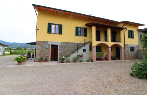Le Piazze Villa | Typical Tuscan house with private and fenced swimming pool. View on the village of Castiglion Fioren