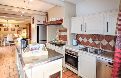 Goult House | Typical Provencal house with charm and character.