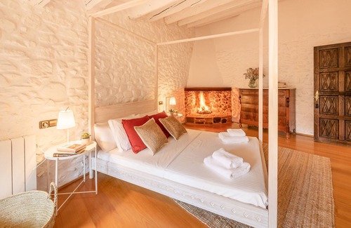 Cruilles House | Typical town house just 20 minutes from the beach and Girona