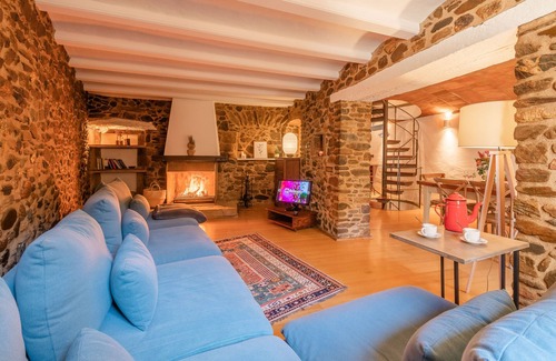 Cruilles House | Typical town house just 20 minutes from the beach and Girona