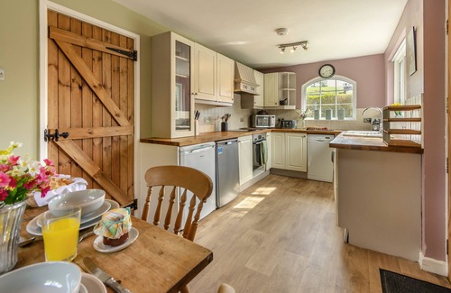 Fishguard House | Tyr Wennol - Two Bedroom House, Sleeps 4