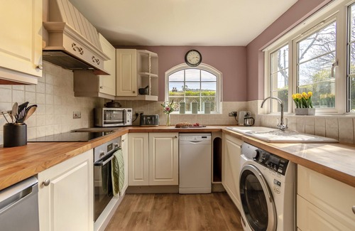 Fishguard House | Tyr Wennol - Two Bedroom House, Sleeps 4