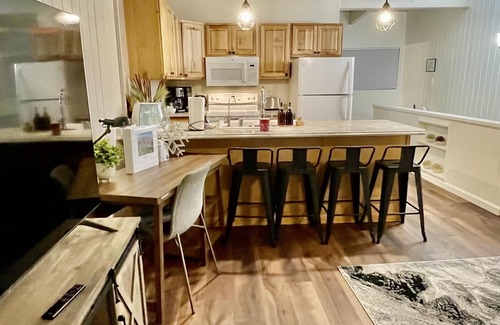 Mammoth Lakes House | Tyrolean Chair 113, comfortable central townhome minutes from your adventure.