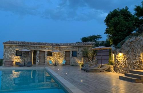 Sari-Solenzara Villa | U CASEDDU- Villa piscine privée chauffée- vue mer- clim-wifi