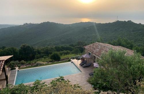 Sari-Solenzara Villa | U CASEDDU- Villa piscine privée chauffée- vue mer- clim-wifi