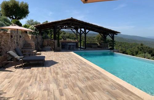 Sari-Solenzara Villa | U CASEDDU- Villa piscine privée chauffée- vue mer- clim-wifi