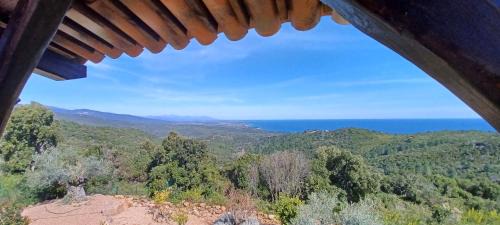 Sari-Solenzara Villa | U CASEDDU- Villa piscine privée chauffée- vue mer- clim-wifi