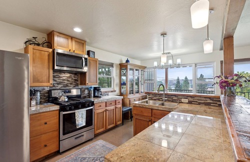 University District Apartment | U-District Duplex w/Rooftop Deck, Near Downtown & UMT