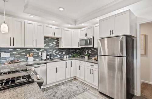 Plum House | U.S open Oakmont home! 4 minutes away! Walking distance!