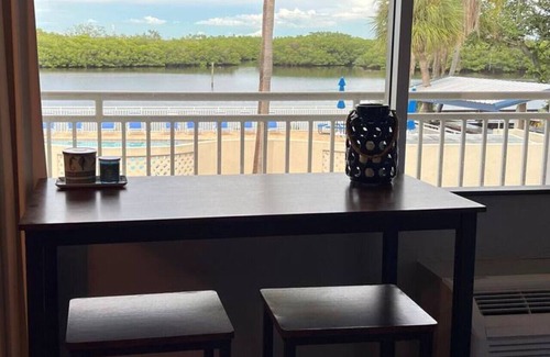 Ruskin Apartment | U617 Canal and Pool Little Harbor