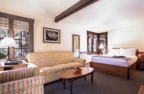 Lake Arrowhead Hotel | UCLA Lake Arrowhead Lodge