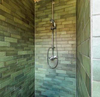 Meikirch House | Uelis-Stoeckli Gästezimmer mit Billard und Lamatrekking