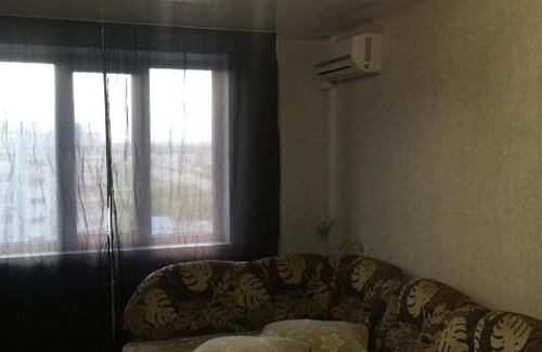 Tolyatti Apartment | Uiutnaia odnokomnatnaia kvartira v novom kirpichnom dome na ogorozhennoi territorii, s parkovkoi dlia avtomobilia