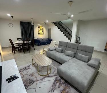 Taman Teratai House | Ulike~home stay~Setia residen~4room