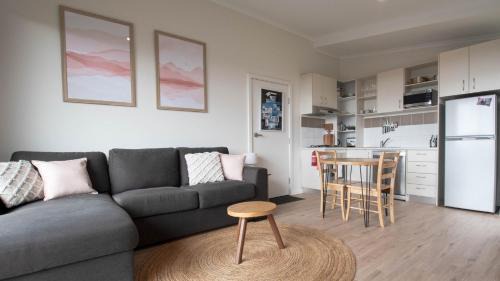 Hotham Heights Apartment | Ultima White Inn 4