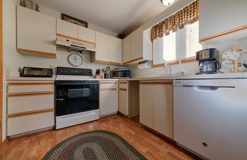 Village at Camelback House | Ultimate 4 Season Family Getaway on Camelback Mntn - Sleep options for 14 - WiFi