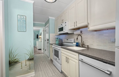 Midtown Ocean City Condo | Ultimate Beach Front Condo - Linens included & completely updated!