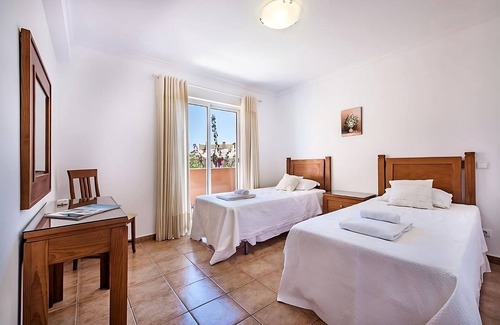 Meia Praia Hotel | Ultimate Beach Getaway! Relaxing 3BR Townhouse with Kitchen, Patio, Garden View!