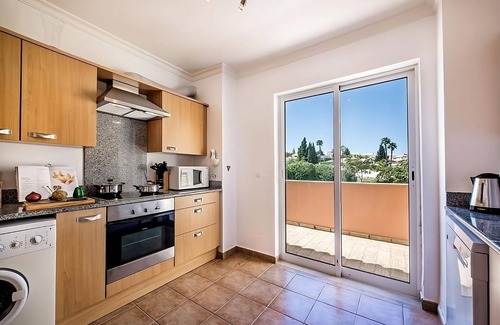 Meia Praia Hotel | Ultimate Beach Getaway! Relaxing 3BR Townhouse with Kitchen, Patio, Garden View!
