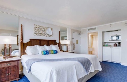 St. Pete Beach Resort | Ultimate Beachfront Escape at Bluegreen at Tradewinds-Studio Gulf Front