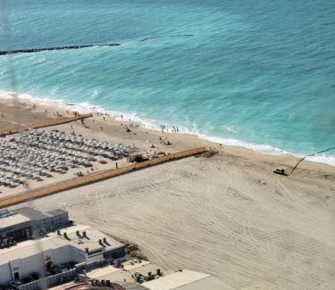 Free Zone House | Ultimate Beachfront Experience
