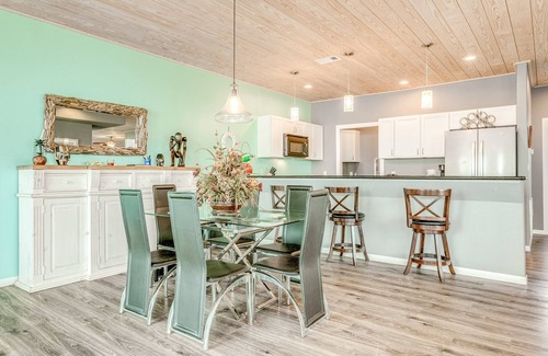 Gilchrist House | Ultimate | Beachfront | Sunset Views | Sleeps 16
