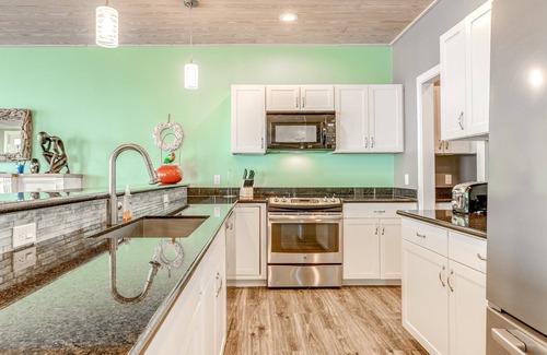 Gilchrist House | Ultimate | Beachfront | Sunset Views | Sleeps 16