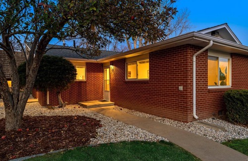 University Acres Condo | Ultimate Chill Zone, BBQ, Bikes, Pet Friendly!