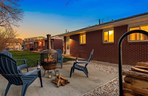 University Acres Condo | Ultimate Chill Zone, BBQ, Bikes, Pet Friendly!