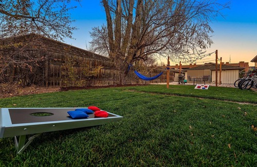 University Acres Condo | Ultimate Chill Zone, BBQ, Bikes, Pet Friendly!