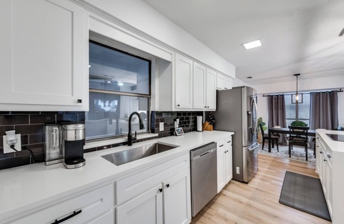 Southwest Carrollton House | Ultimate Comfort & Modern Elegance in our Renovated Pool House with Hot Tub