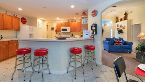 Tuscan Ridge Villa | Ultimate Family Escape Near Disney - Sparkling Pool, Hot Tub & Epic Private Movie Room