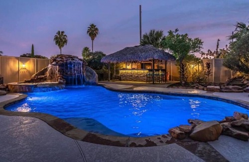 Houston Villa | Ultimate Galleria Poolhouse Resort - 6 BRs