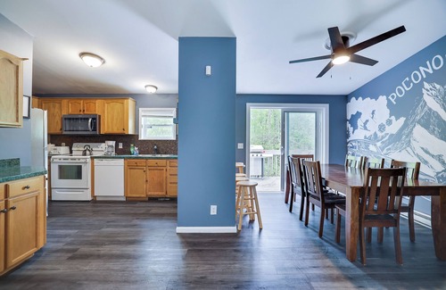 Tobyhanna House | Ultimate Game room/w 7 BR Sleeping 24 In Poconos