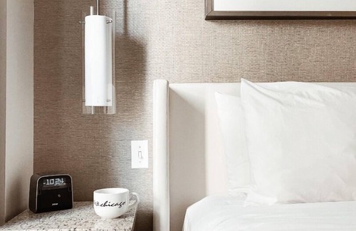 Near North Side House | Ultimate Getaway! Pet-friendly Accommodation Closeto Navy Pier and 360 Chicago.