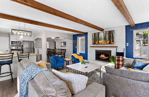 Richfield House | Ultimate Group Getaway: Sleeps 16, Hot Tub, Arcade, & 5 Min from Mall of America