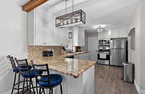 Richfield House | Ultimate Group Getaway: Sleeps 16, Hot Tub, Arcade, & 5 Min from Mall of America