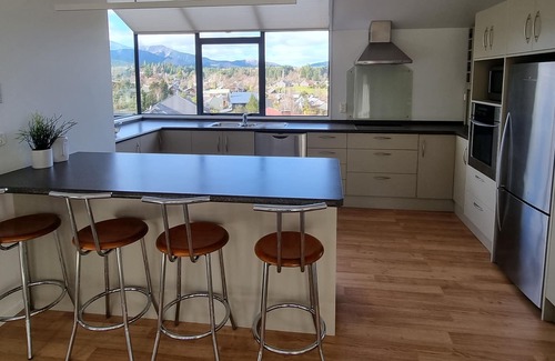 Hanmer Springs House | Ultimate in relaxation & unobstructed views, just minutes walk to village centre