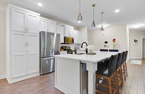 I-435 West KC-KS House | -Ultimate KC BNB-21 Guests-30 night min-Heated POOL-GoldenTee-Poker-KS Speedway-