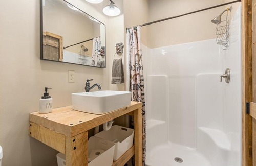 Duck Creek Village House | Ultimate Mtn Retreat - Game room-Fire Pits-Views-Bunk Room