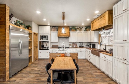 Duck Creek Village House | Ultimate Mtn Retreat - Game room-Fire Pits-Views-Bunk Room