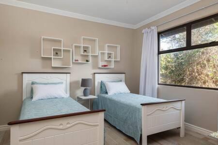 Blythedale House | Ultimate Privacy - 46 Sovereign Sands