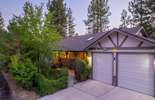 Fox Farm Cottage | Ultimate Retreat: Sauna Hottub Game Room EV Fenced