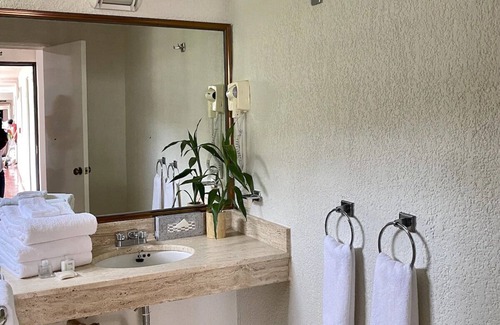 South Shore Hotel Area Hotel | Ultimate Seaside Retreat with Scenic Ocean Views, 2 Units | Outdoor Pools