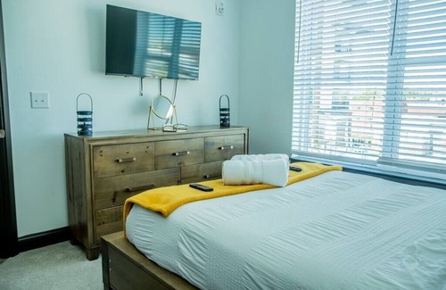 Downtown Apartment | Ultimate Serenity Room